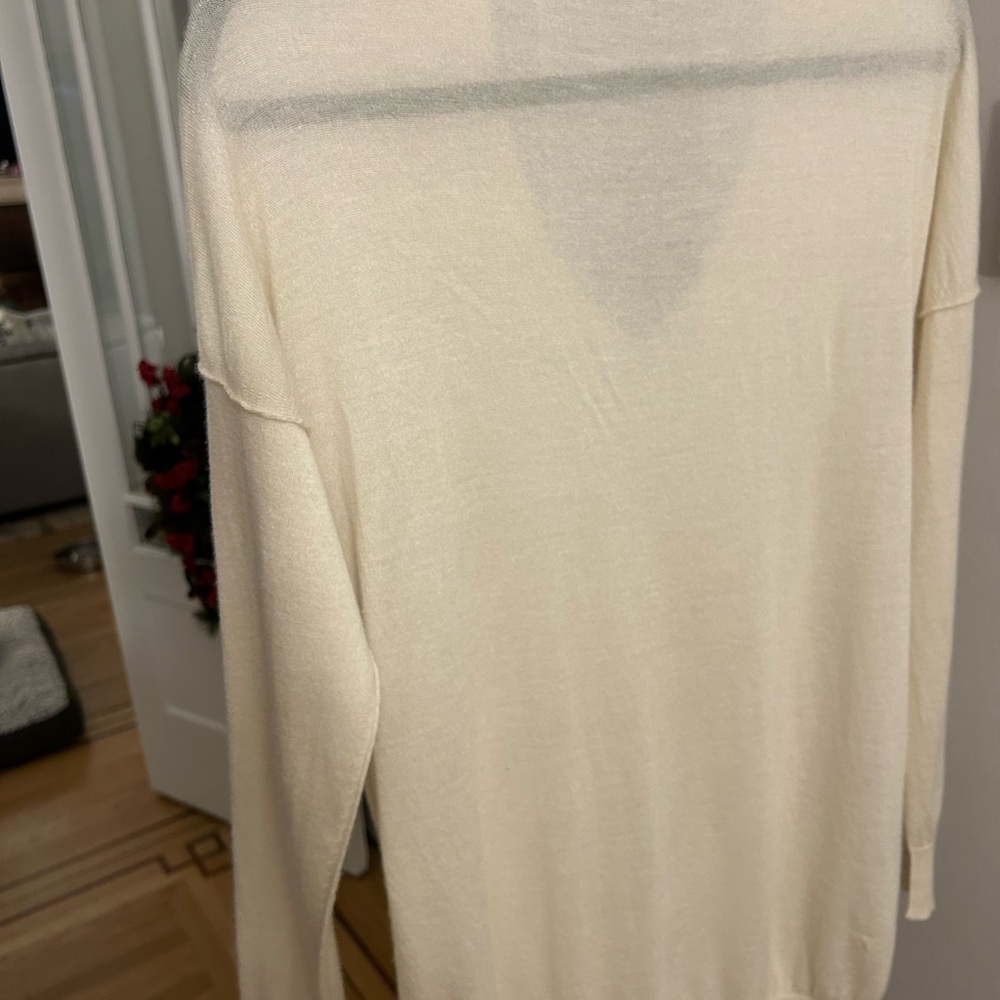 Vince 100% cream cashmere.